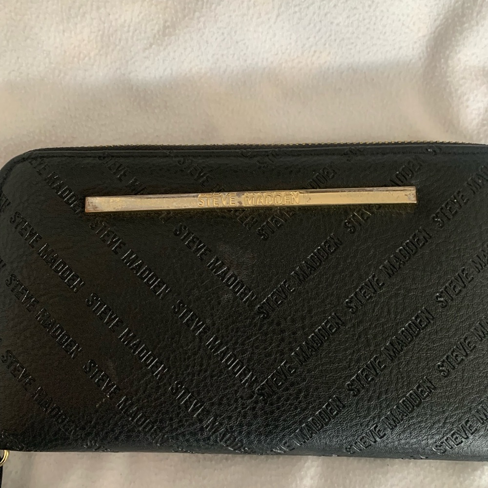 Steve Madden zippy wallet